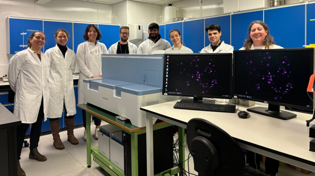 Prof. Melanie Bailey and her lab team at Surrey University